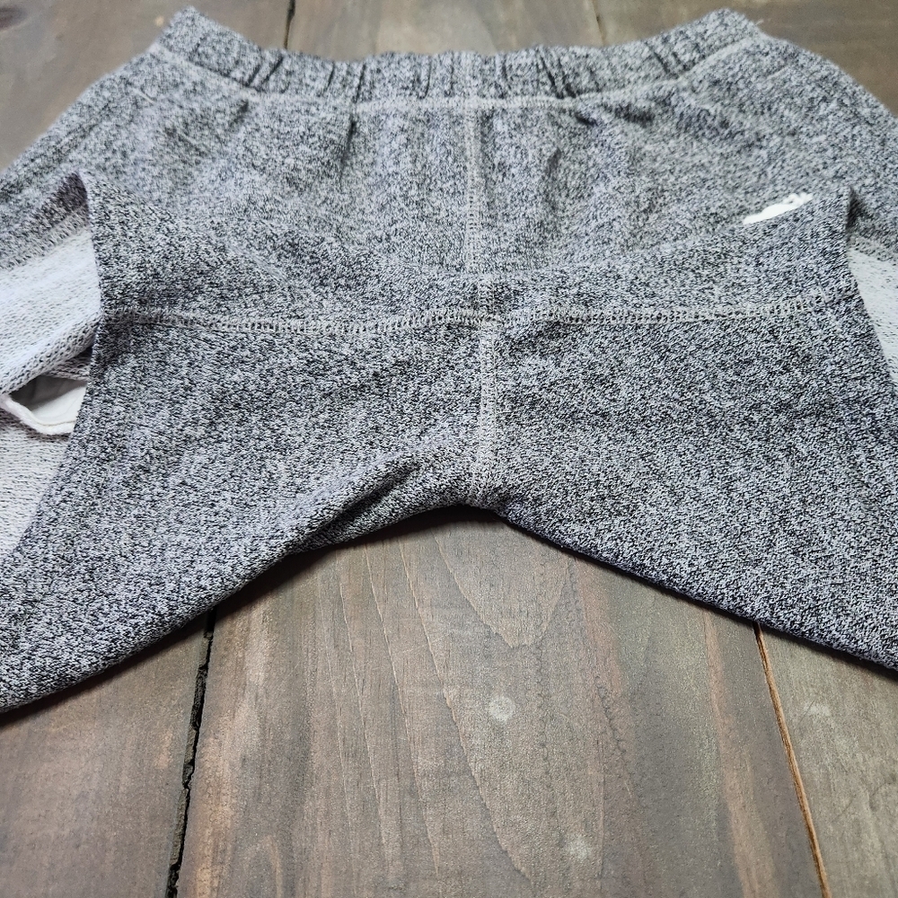 Roots Salt & Pepper Heathered Fleece Sweatshorts - Size XS - Picture 2 of 8